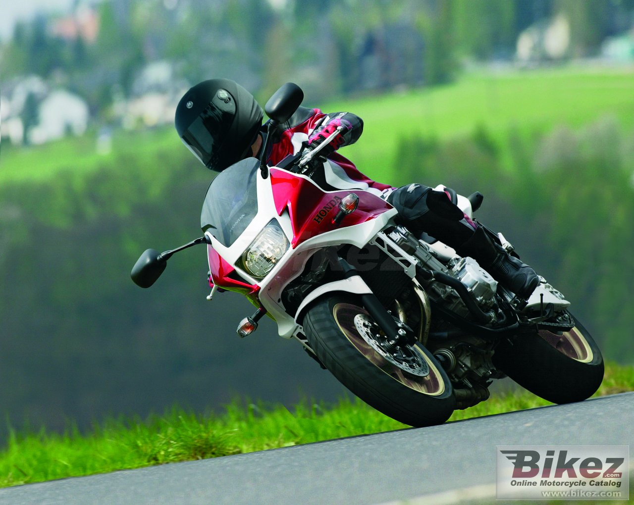 Big Honda cb1300sa picture and wallpaper from Bikez.com